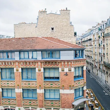 Charming Bright Apt With Balcony In Paris Apartment